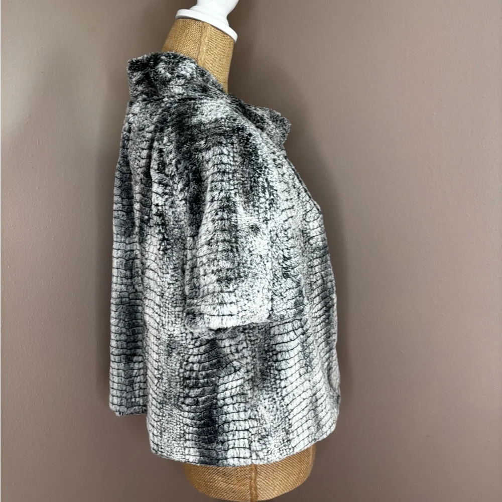 Joseph Ribkoff Faux Fur Cape Sz 12 Cropped Jacket Black White Gray Button Up - Picture 4 of 9